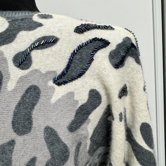 Vintage Magnolia Abstract Purple and Gray Sweater - Picture 11 of 14